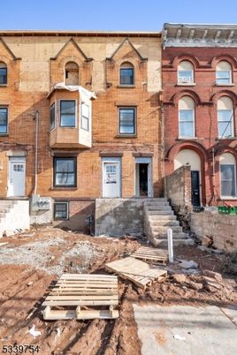 Exterior, Facade, Brick Facade, Rowhouse