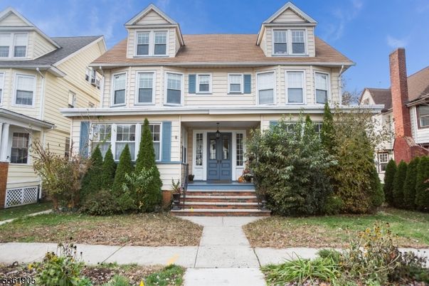 Exterior, Facade, American Foursquare