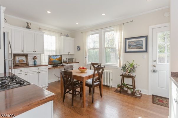 Dining room, Interior, Kitchen, Recessed Lighting, Wood Texture Flooring
