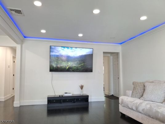 Interior, Recessed Lighting, Wood Texture Flooring