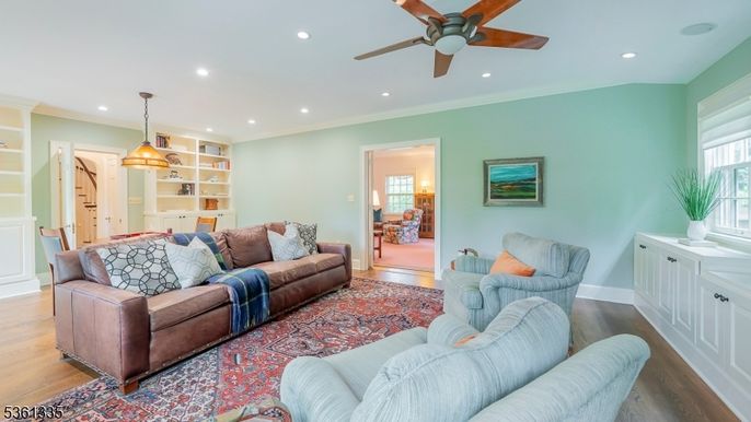 Interior, Living room, Pendant Lights, Recessed Lighting, Wood Texture Flooring