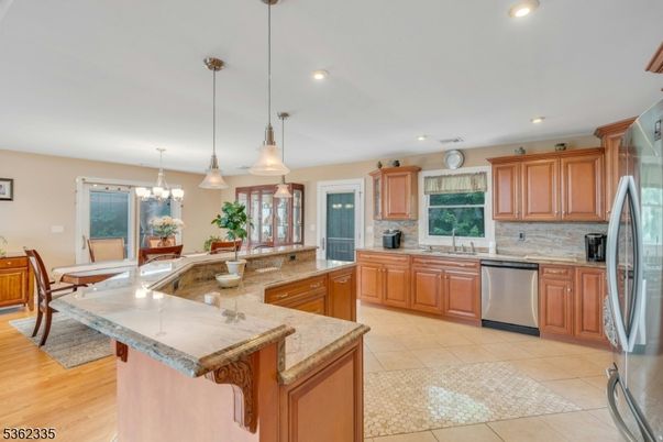Dining room, Interior, Kitchen, Pendant Lights, Recessed Lighting, Stainless Steel Appliances