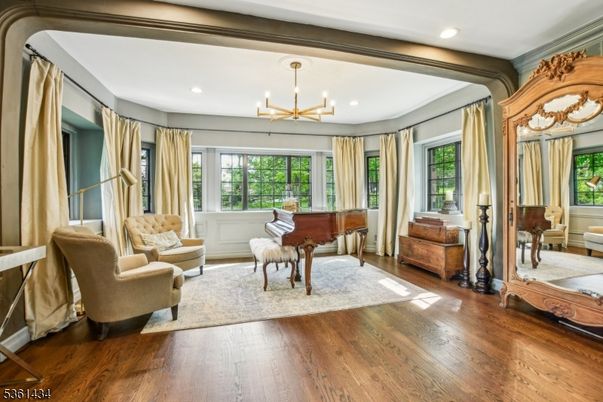 Interior, Living room, Pendant Lights, Piano, Recessed Lighting, Wood Texture Flooring
