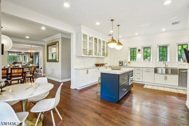 Chandelier, Dining room, Interior, Kitchen, Pendant Lights, Recessed Lighting, Stainless Steel Appliances, Wood Texture Flooring
