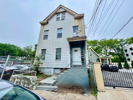 Exterior, Facade, Queen Anne Victorian