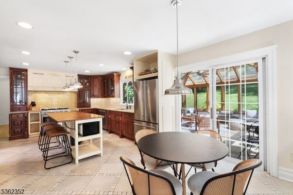 Dining room, Interior, Kitchen, Pendant Lights, Recessed Lighting, Stainless Steel Appliances