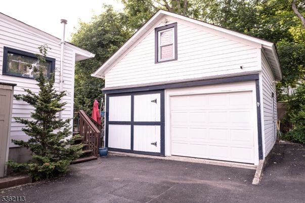 Detached Garage, Exterior