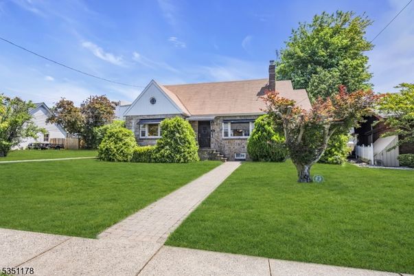 Backyard, Exterior, Facade, Cape Cod