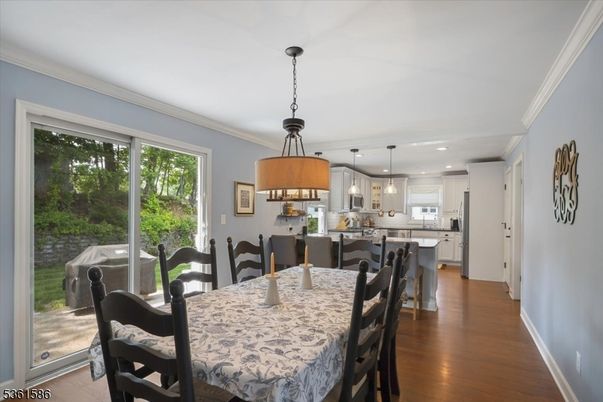 Dining room, Interior, Kitchen, Pendant Lights, Recessed Lighting, Wood Texture Flooring