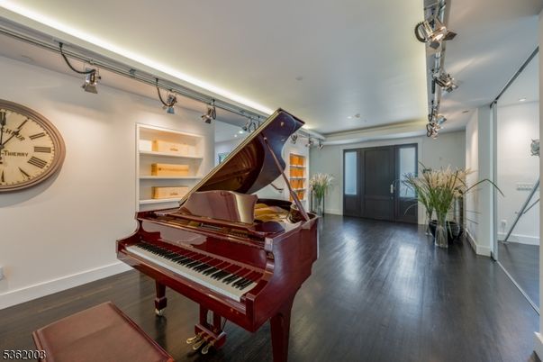 Interior, Piano, Recessed Lighting, Wood Texture Flooring