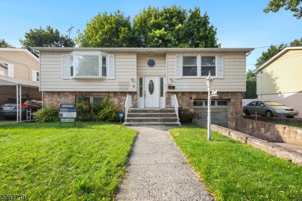 Attached, Exterior, Facade, Raised Ranch
