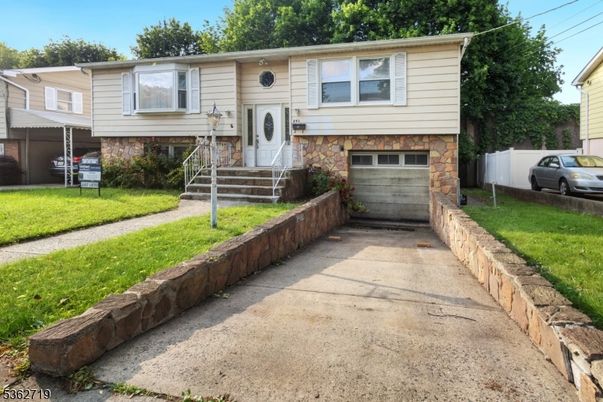 Attached, Exterior, Facade, Raised Ranch