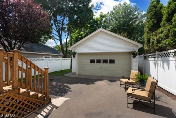 Detached Garage, Exterior