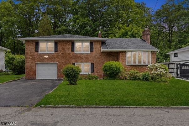 Attached, Exterior, Facade, Brick Facade, Split Level