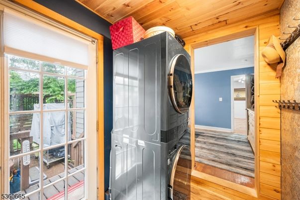 Interior, Washer, Wooden Ceilings, Wood Texture Flooring