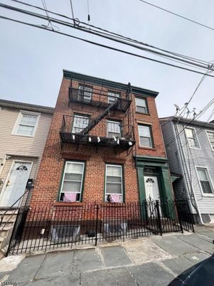 Exterior, Facade, Brick Facade, Rowhouse
