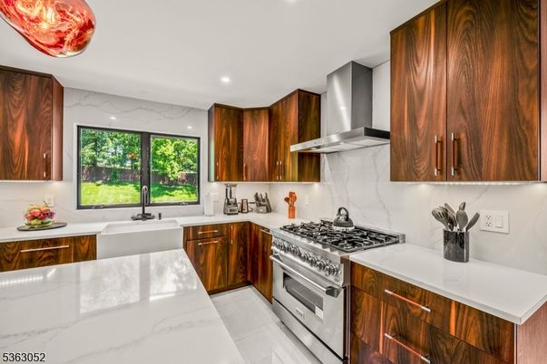 Interior, Kitchen, Marble Walls, Recessed Lighting