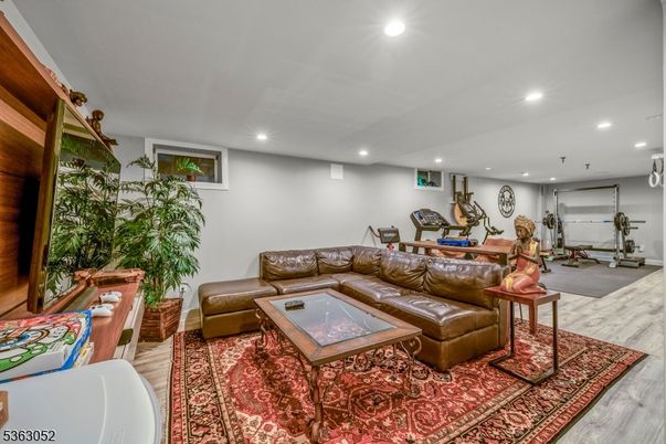 Fitness Equipment, Interior, Living room, Recessed Lighting, Wood Texture Flooring