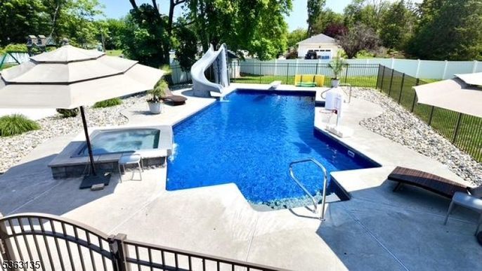 Exterior, Playground, Pool