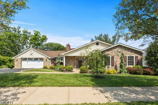 Attached, Exterior, Facade, Brick Facade, Ranch