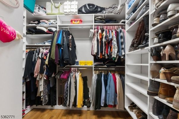 Interior, Walk-in Closets, Wood Texture Flooring