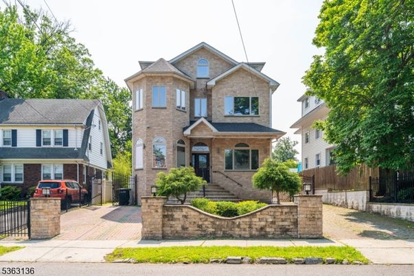 Exterior, Facade, Brick Facade, Queen Anne Victorian