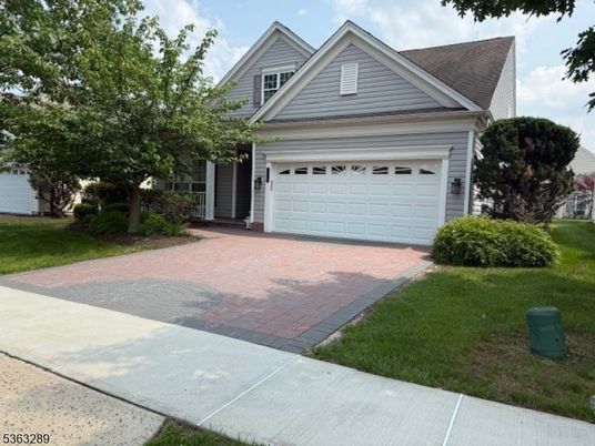 Attached, Exterior, Facade, American Craftsman