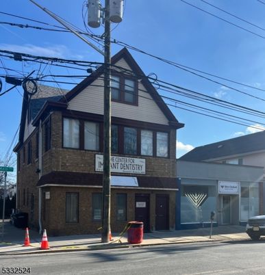 Exterior, Facade, Brick Facade, Rowhouse