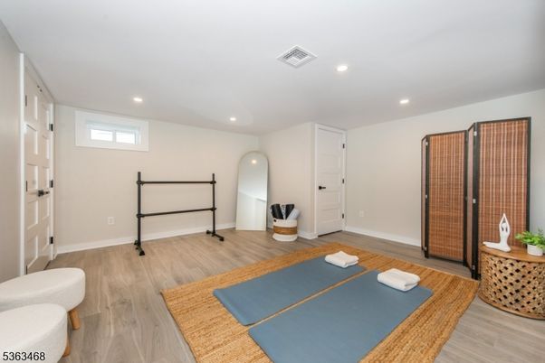 Interior, Recessed Lighting, Wood Texture Flooring