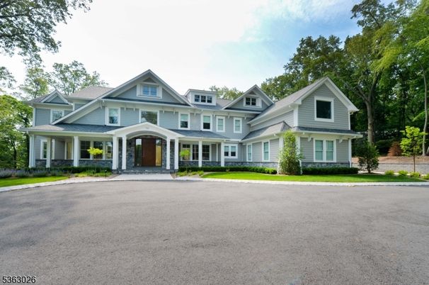Exterior, Facade, Farmhouse