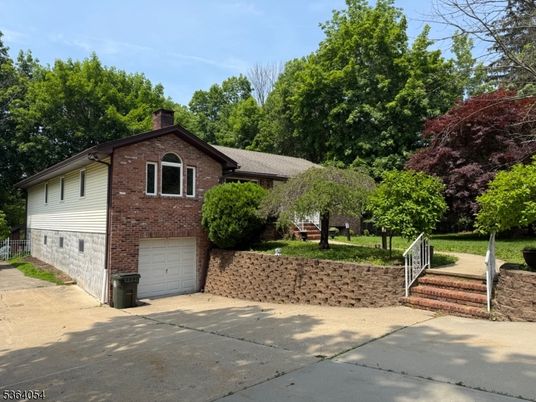 Attached, Exterior, Facade, Brick Facade, Split Level