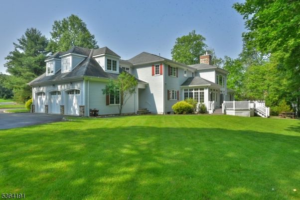 Attached, Backyard, Exterior, Facade, Queen Anne Victorian