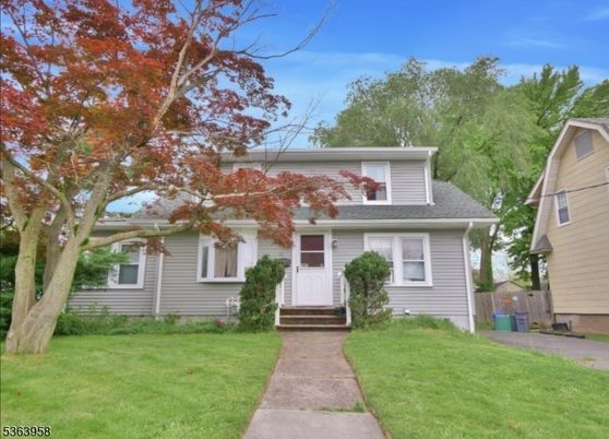 Exterior, Facade, Cape Cod
