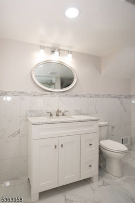Bathroom, Interior, Marble, Marble Walls, Recessed Lighting