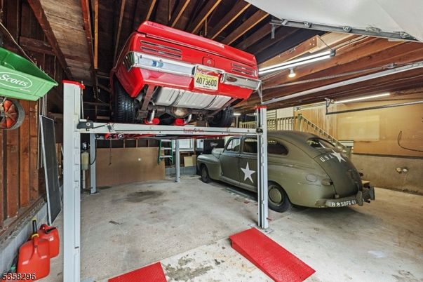 Garage, Interior