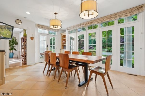 Dining room, Interior, Pendant Lights, Recessed Lighting