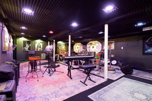 Game Room, Interior, Recessed Lighting