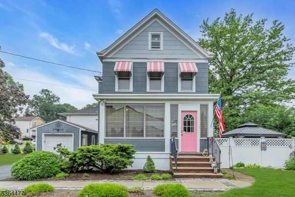 Detached Garage, Exterior, Facade, Queen Anne Victorian