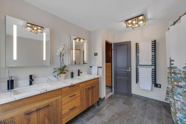 Bathroom, Dual Sink Vanities, Interior