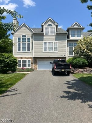 Attached, Exterior, Facade, Split Level