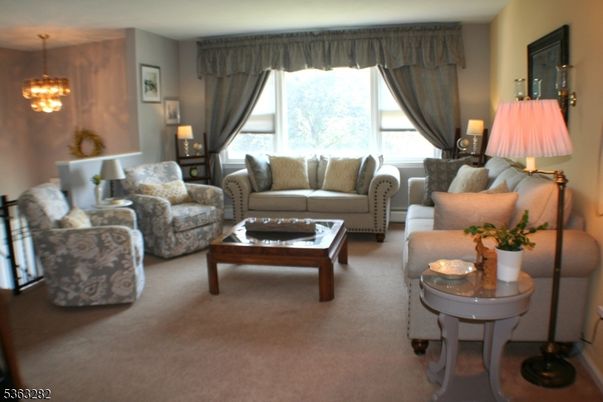 Chandelier, Dining room, Interior, Living room