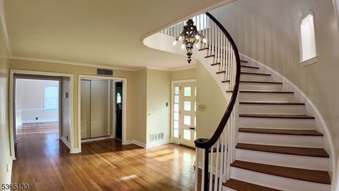 Chandelier, Empty room, Interior, Wood Texture Flooring
