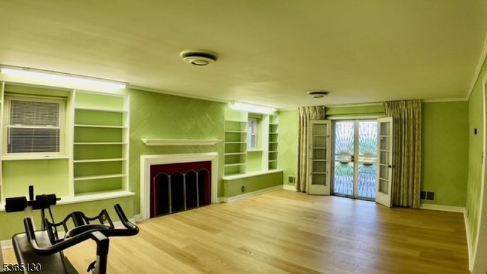 Fireplace, Fitness Equipment, Interior, Wood Texture Flooring
