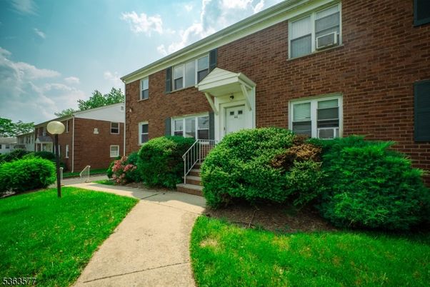 Exterior, Facade, Brick Facade, Rowhouse