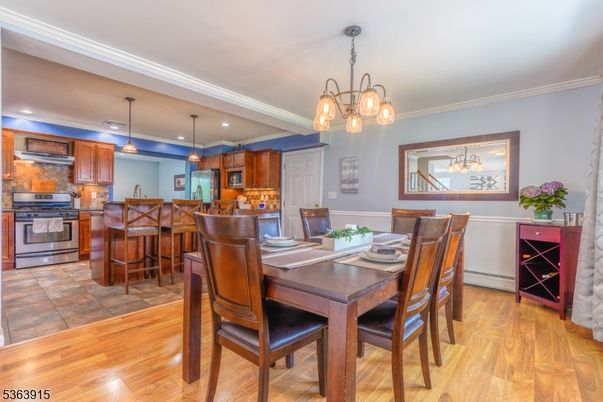 Dining room, Interior, Kitchen, Pendant Lights, Recessed Lighting, Wood Texture Flooring
