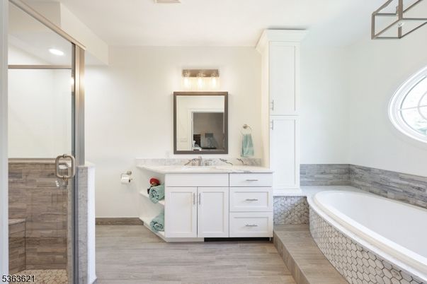 Bathroom, Interior, Recessed Lighting, Wood Texture Flooring