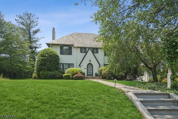 Backyard, Exterior, Facade, French Provincial