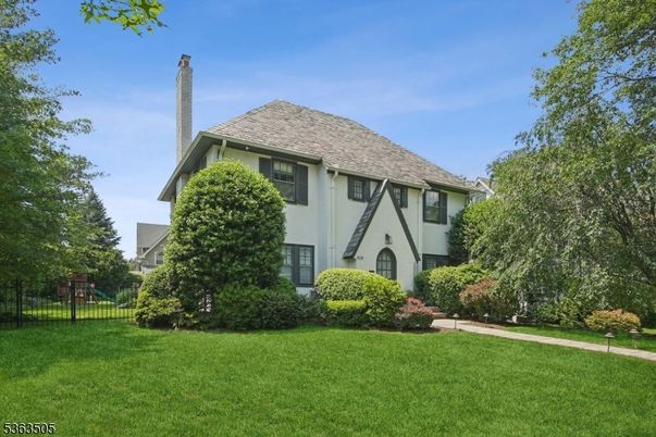 Backyard, Exterior, Facade, French Provincial