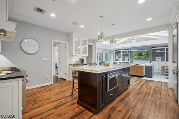 Interior, Kitchen, Living room, Pendant Lights, Recessed Lighting, Wood Texture Flooring