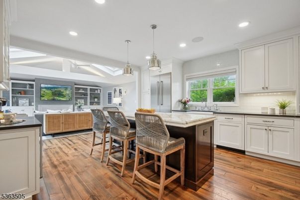 Interior, Kitchen, Living room, Pendant Lights, Recessed Lighting, Wood Texture Flooring